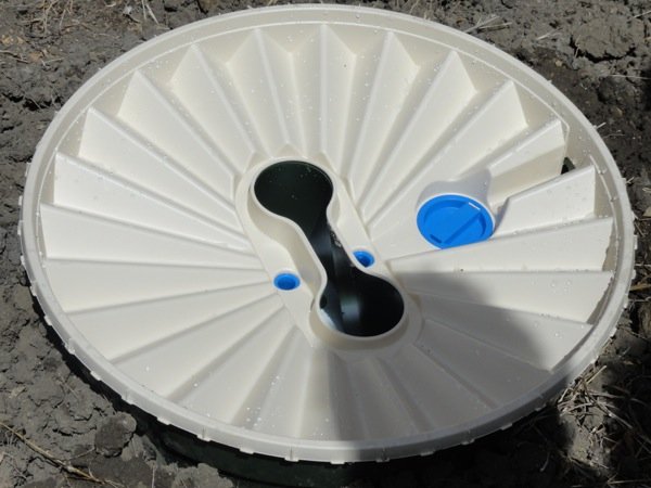 We close the waterboxx with the cap sufficient water for a year