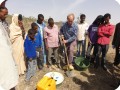 2 Deputy students of the schoolcame to the instruction classes from Pieter Hoff at the beekeepers