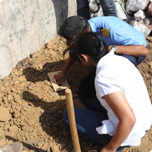 30 Commander Singh and his wife plant the second Groasis waterboxx in India