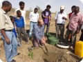 20 Pieter Hoff explains that we make a planting hole for the plant that is exactly the size of the pot