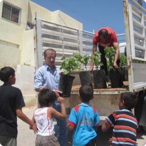 20120618   5 Children are happy to help