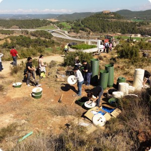 0.3 A team of volunteers assembles the Groasis waterboxxes