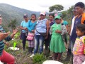 18. 20180410 Jason  representative of Groasis  is explaining the people of Hato Vito how to plant