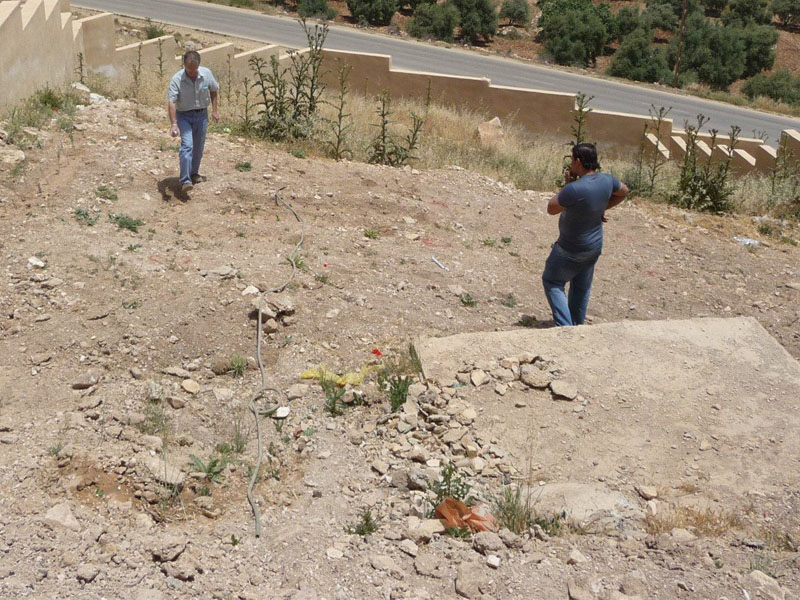 The soil is very dry in Sakeb Jordan. This area will be replanted with the help of the Waterboxx plant ccoon