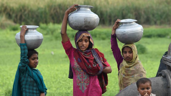 In Afrika zijn er 660 miljoen mensen die geen toegang hebben tot schoon drinkwater. Met Groasis kunnen we ze op een waterbesparende manier voedsel laten produceren