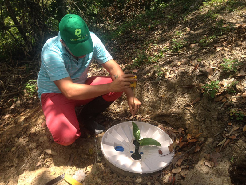 20180326 Taking data in La herradura from the Waterboxx plant cocoon